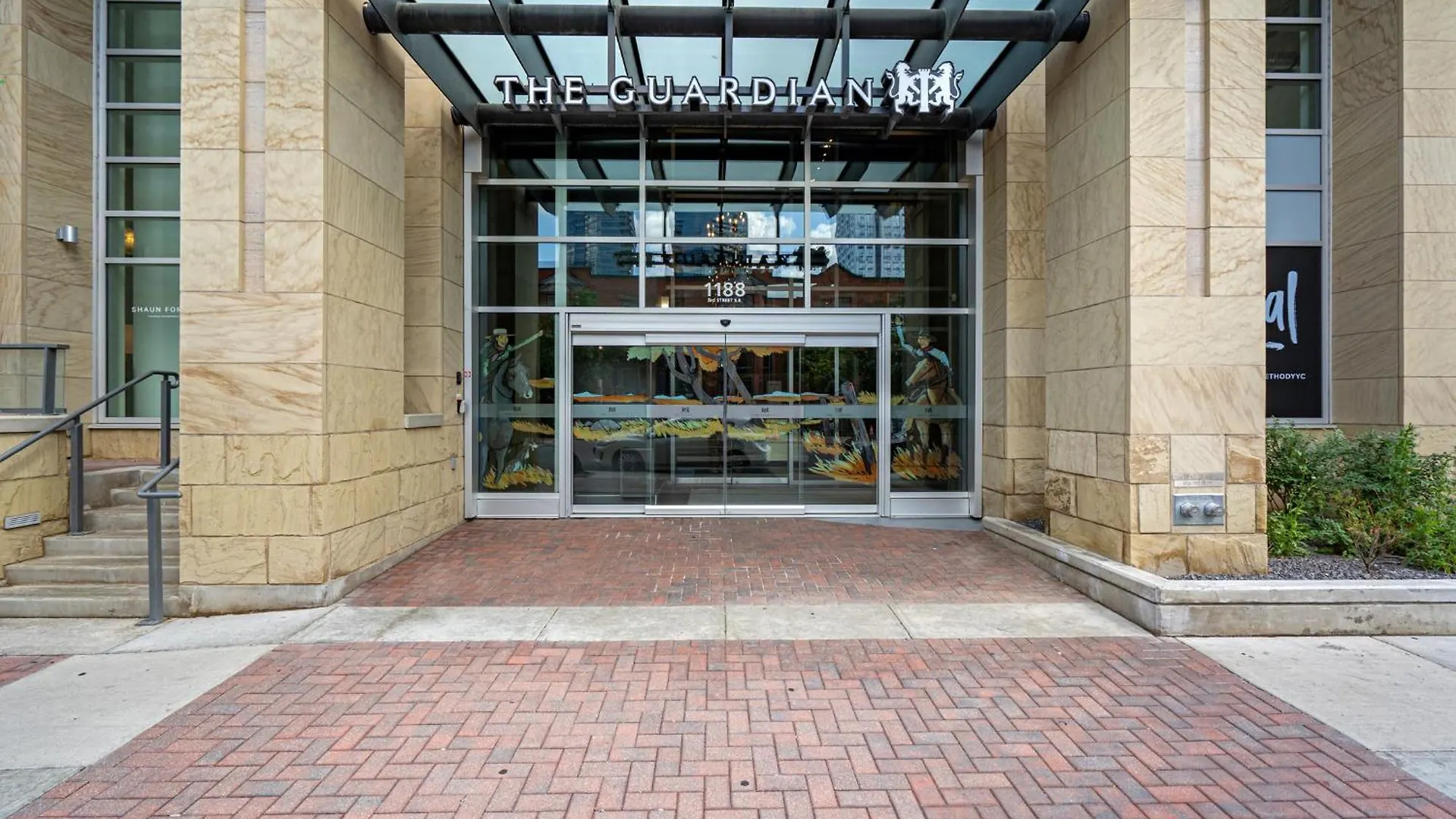 5-Min Walk To Stampede!! Luxury Corner Unit Dt W Panoramic Skyline City & Tower Views! Near Stampede, Bmo Centre! Free Banff Pass, Parking, Wine! Calgary 0*,
