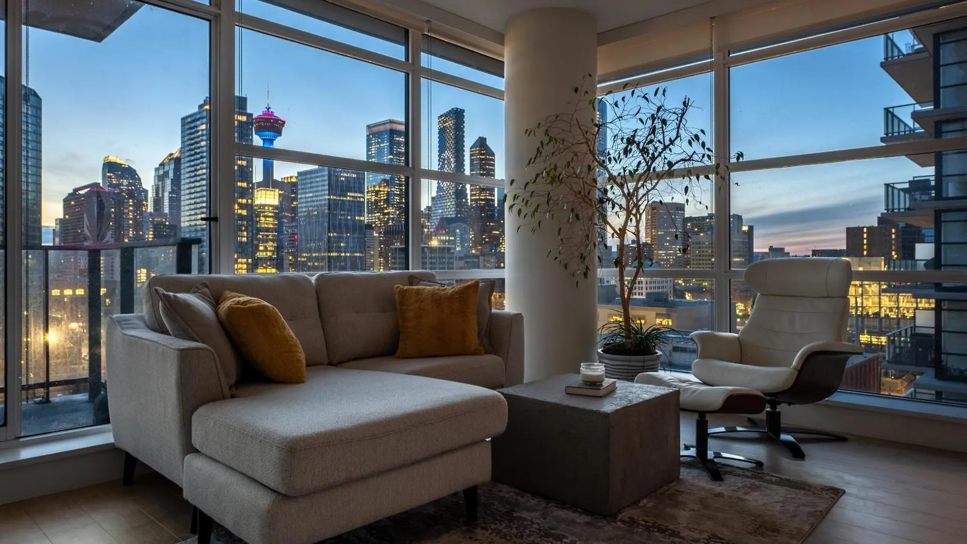 5-Min Walk To Stampede!! Luxury Corner Unit Dt W Panoramic Skyline City & Tower Views! Near Stampede, Bmo Centre! Free Banff Pass, Parking, Wine! Calgary Holiday home